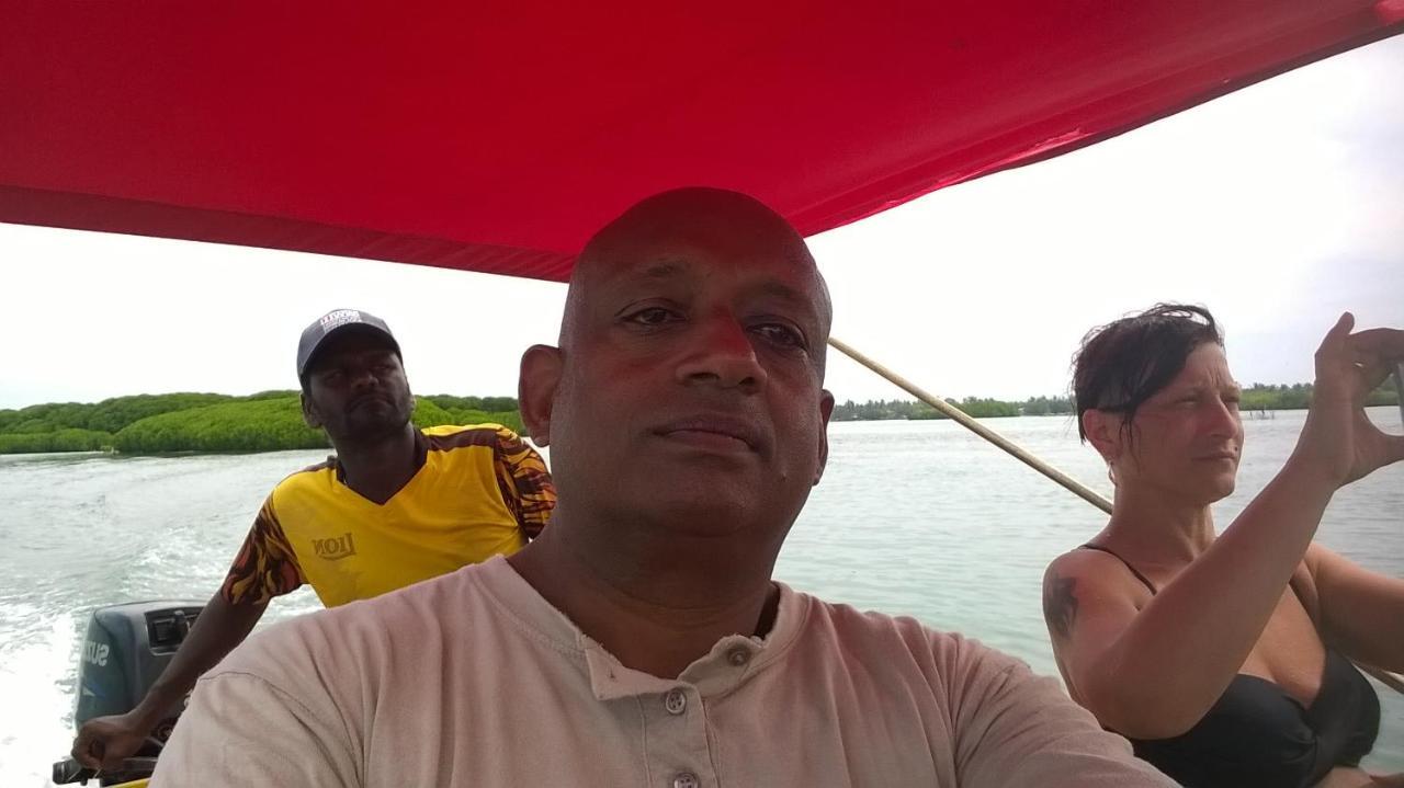 Sea Bay Resort Wennappuwa Esterno foto